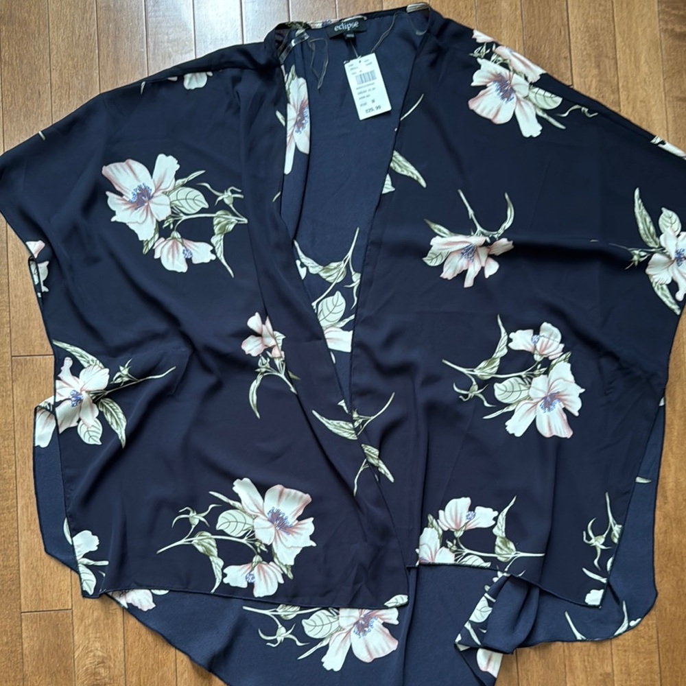 Eclipse Floral Kimono - Navy and Cream Size M NWT